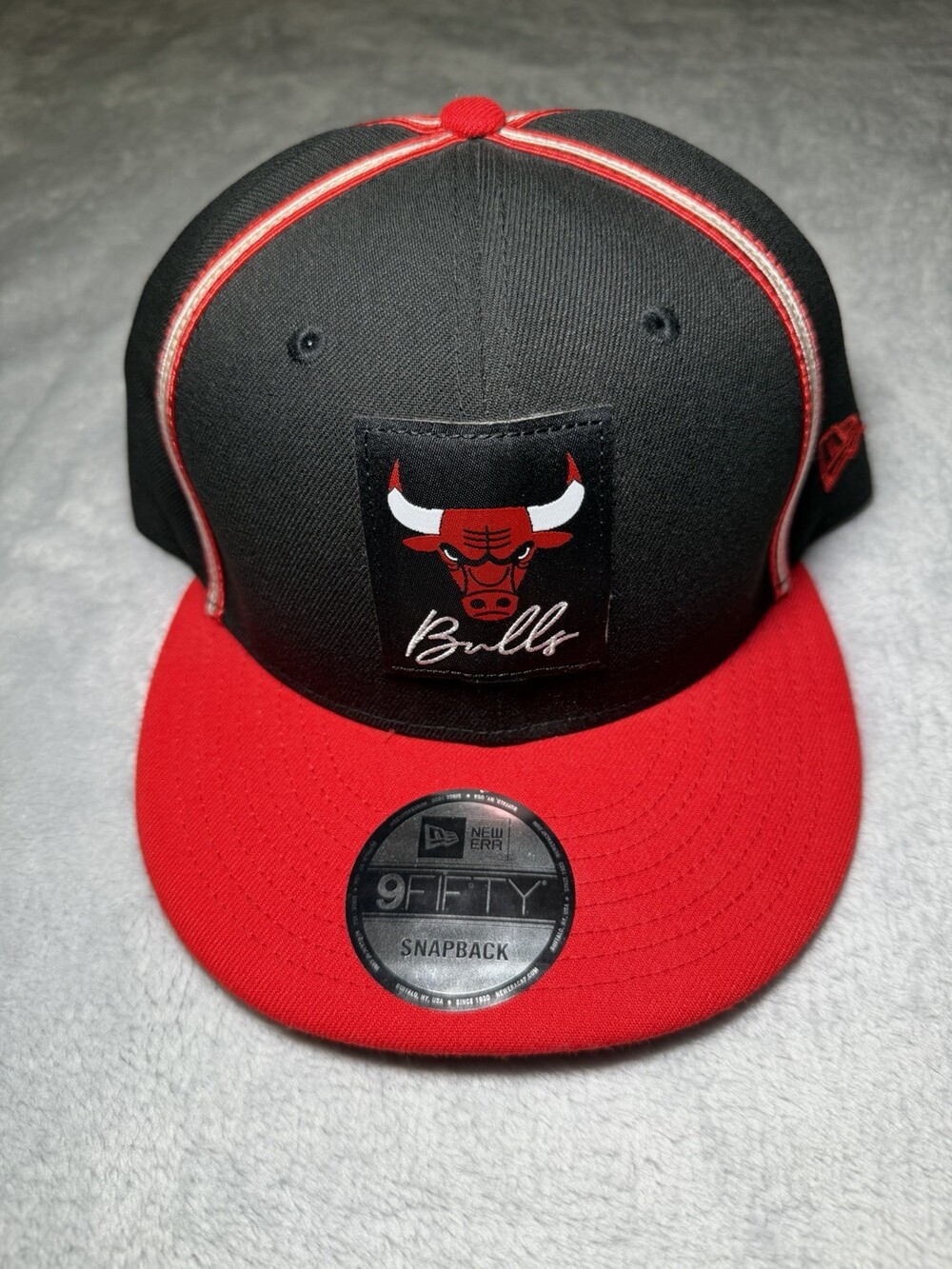 Chicago Bulls New Era 9fifty Snapback NBA Black/Red Stripe One Size Script Logo